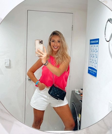 BustyAna model nudes gallery