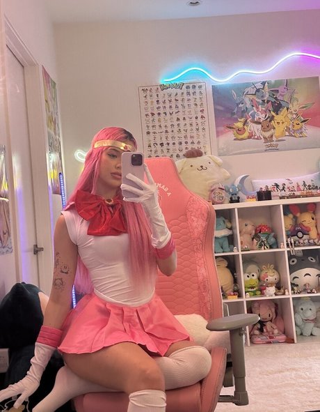 Luvstruck pretty pornstar images