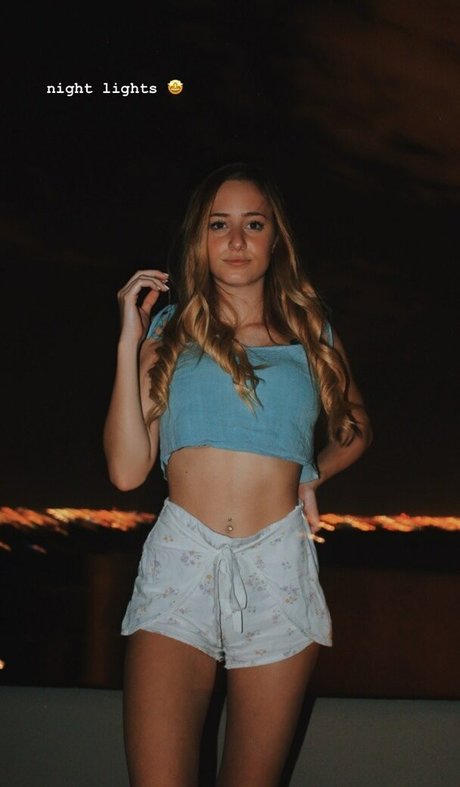 Charlotte Bregman hot actress galleries