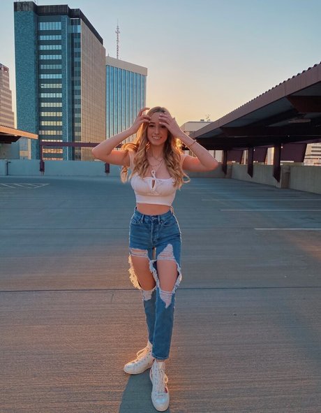 Charlotte Bregman porn model photo