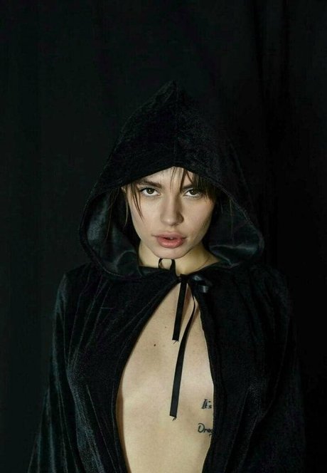 missorgaasm naked model photos