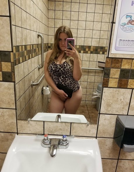 uncut onlyfans pornos images