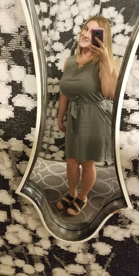 LeeAnne star naked pic