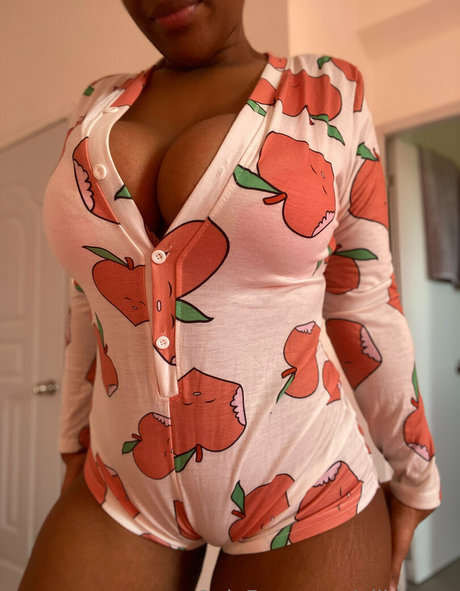 ailkittyyy pornstar nudes pic