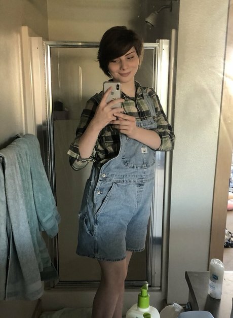 Abkazias naked star img