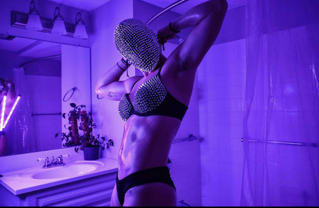 blake xxx winters nude model img