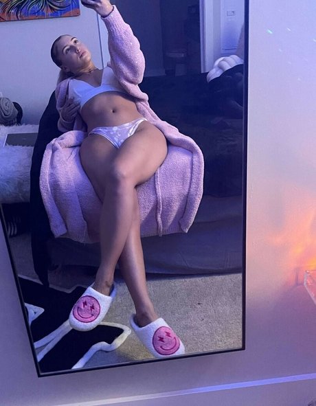 Emily Huff pretty actress pic