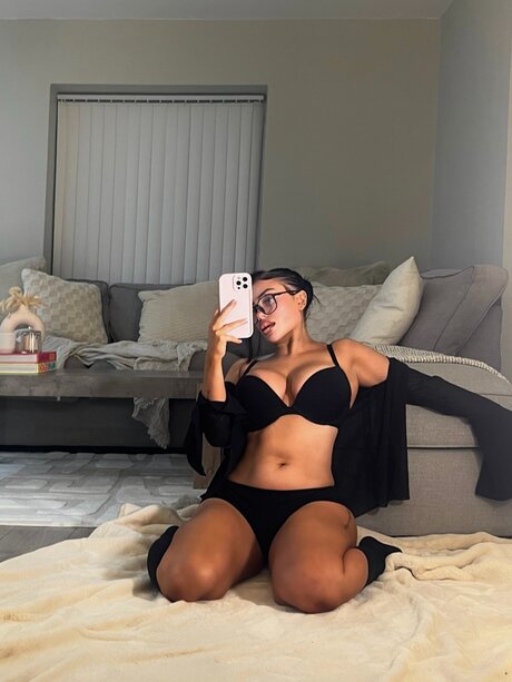 Hollyydollyy actress gallery