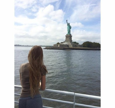 Taylor Francis model exclusive pics