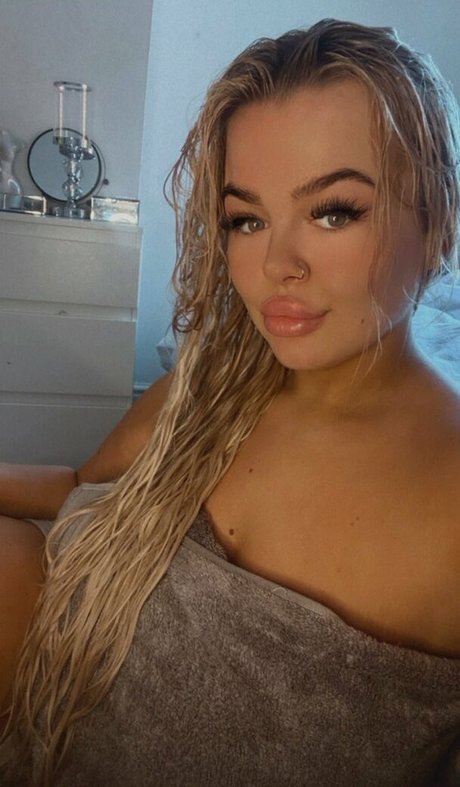 Kayleigh Thomsen model hd pic