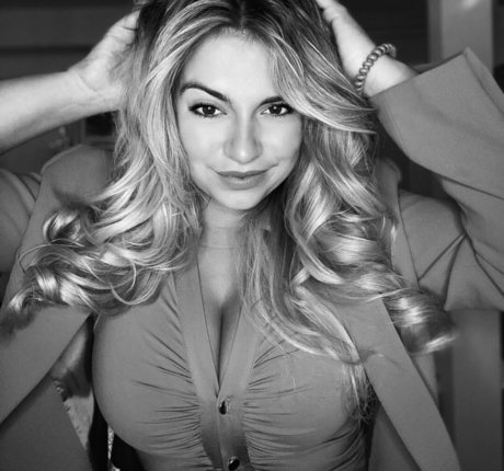 Sensi Lowe pornstar sex photo