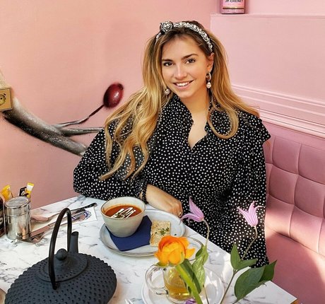 Sensi Lowe sexy pornstar pic