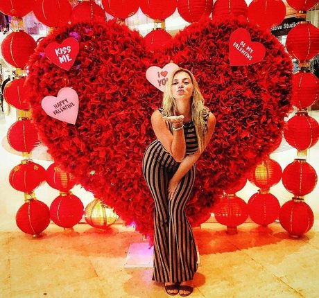 Sensi Lowe model xxx pictures