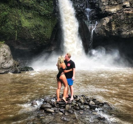 Sensi Lowe sexy model gallery