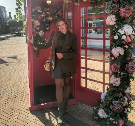 Sensi Lowe hd star pics