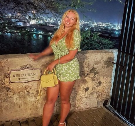 Sensi Lowe star erotic img