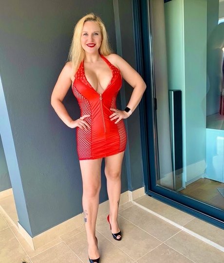 Dolly Fox model pretty img