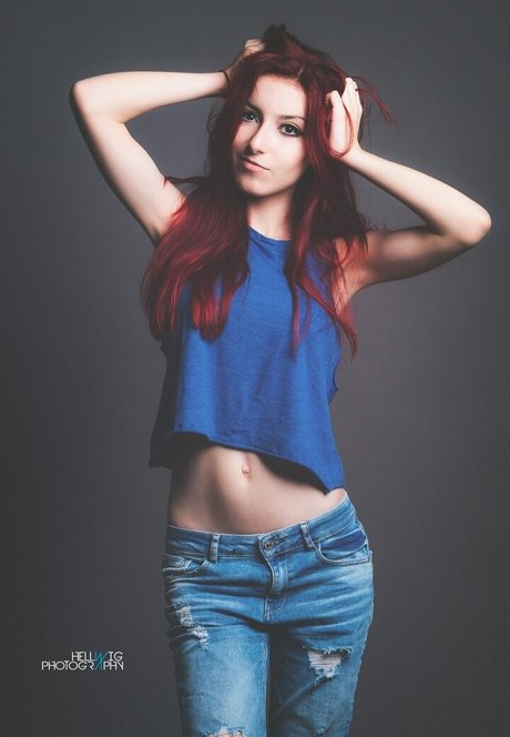 Anni The Duck model sexy img