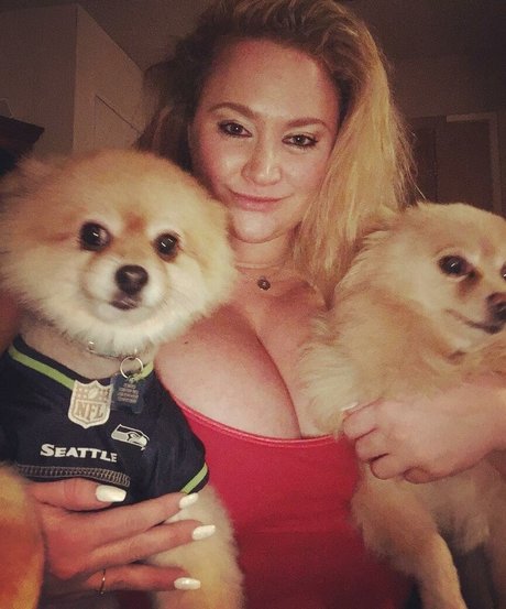 BlondiePomie sex star photos