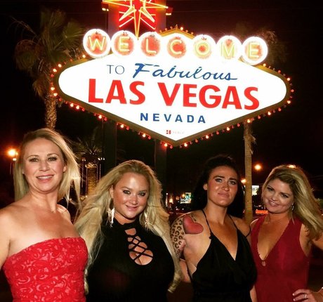 BlondiePomie star nudes img