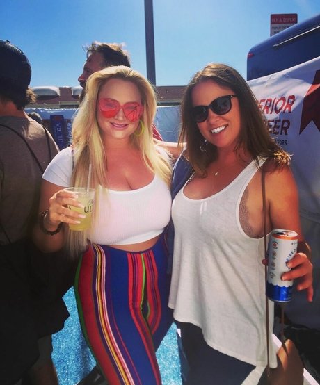 BlondiePomie star erotic image