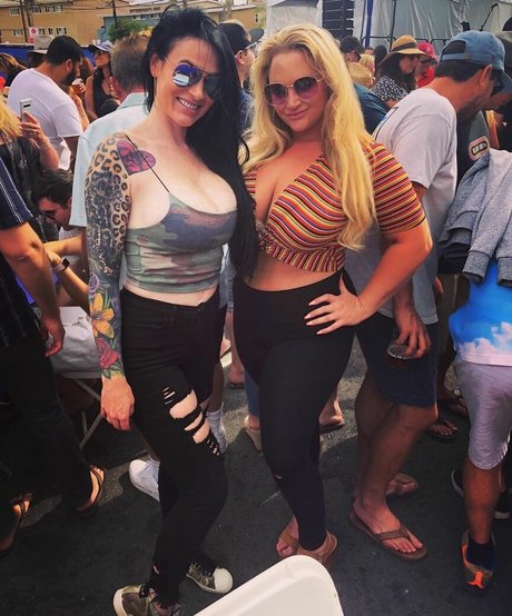 BlondiePomie pornstar pretty gallery