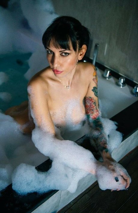 Giulia Diamond nude star gallery