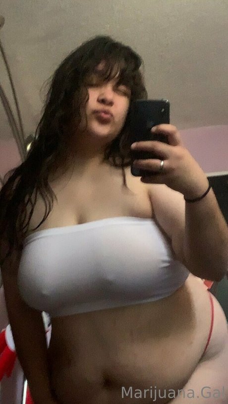 marijuanagal pretty star pic