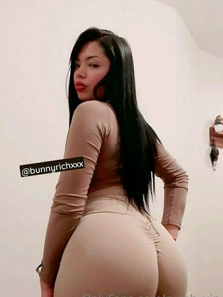 rushh vip nudes model photo