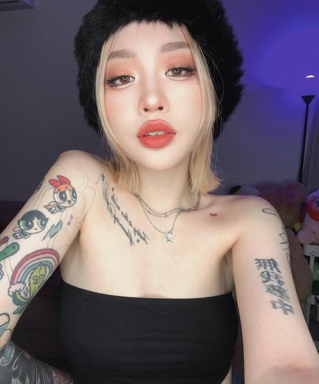 missmozzi model adult img