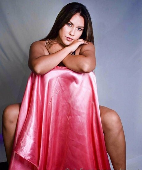 solanaat erotic model image