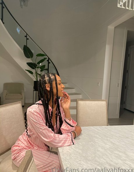 aaliyahfoxxx art model picture