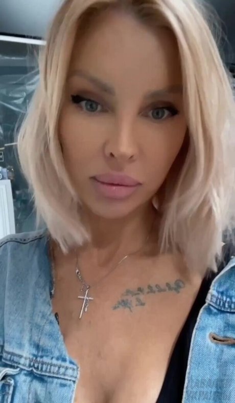 sami star hot model pic