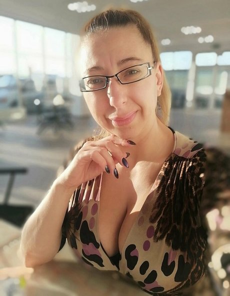 Aurica Velcota high quality star photo