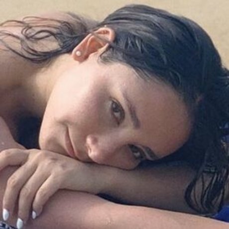 keniaduarte nude model pic