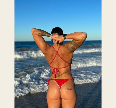 bigbootyshel beautiful model picture