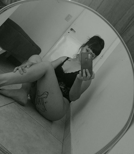 chiiniis model top photo