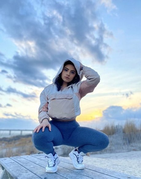 Ali Cortese nude actress images