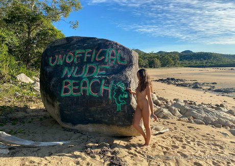 thenudeblogger free star photo