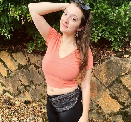 Charis Sellick model high quality image