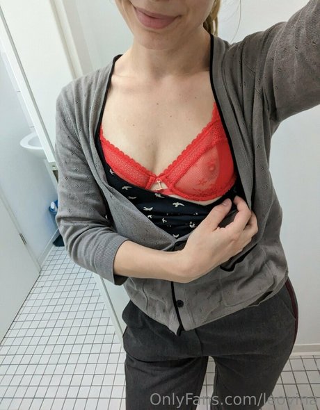 Leovina model exclusive photos