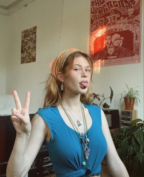 Ariane Ganz model exclusive galleries