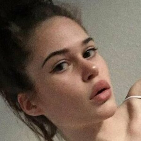 Ariane Ganz perfect model picture