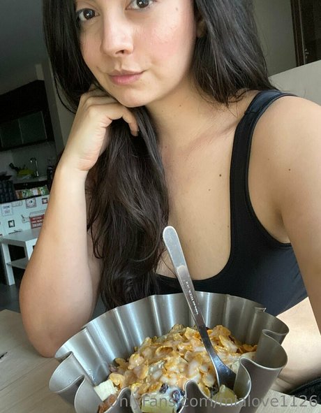 mialove1126 high quality model pic