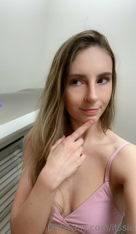 itssie nudes actress pics