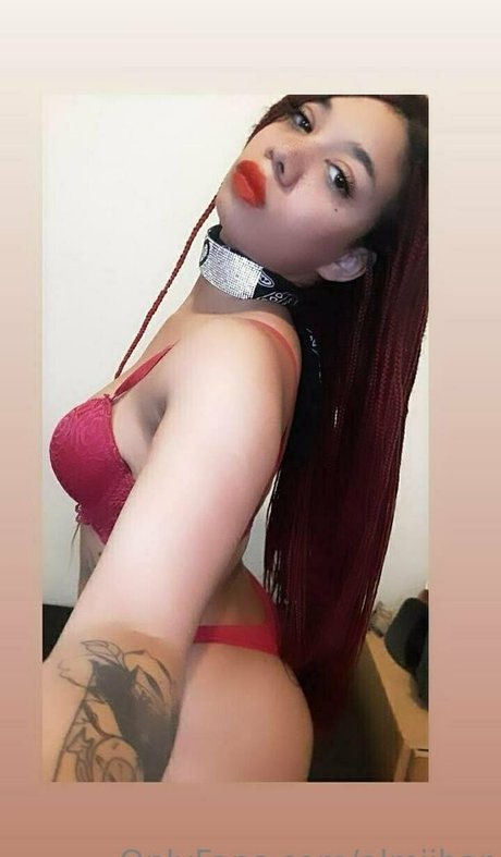 almiibar model sexy pic