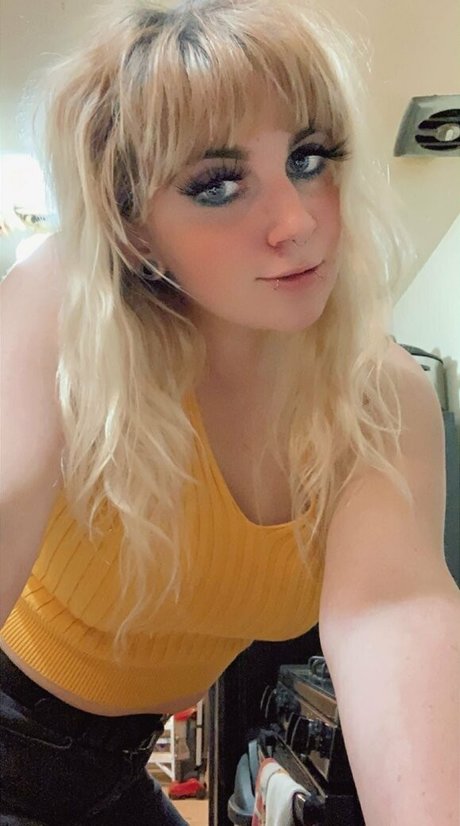 beautifulychaotic hot actress picture