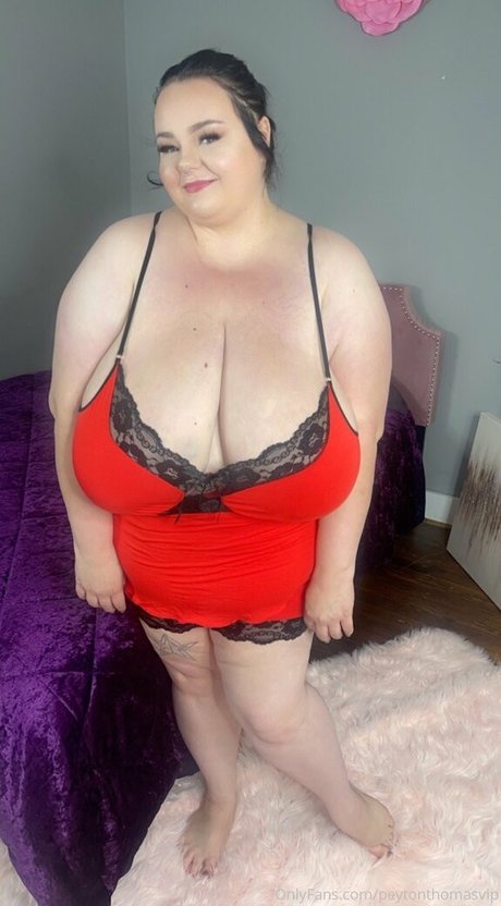 peytonthomasvip nude star picture