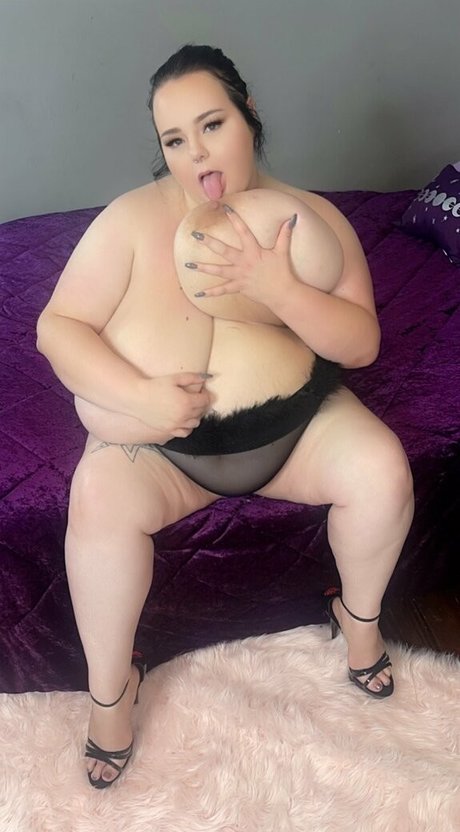 peytonthomasvip model adult pic