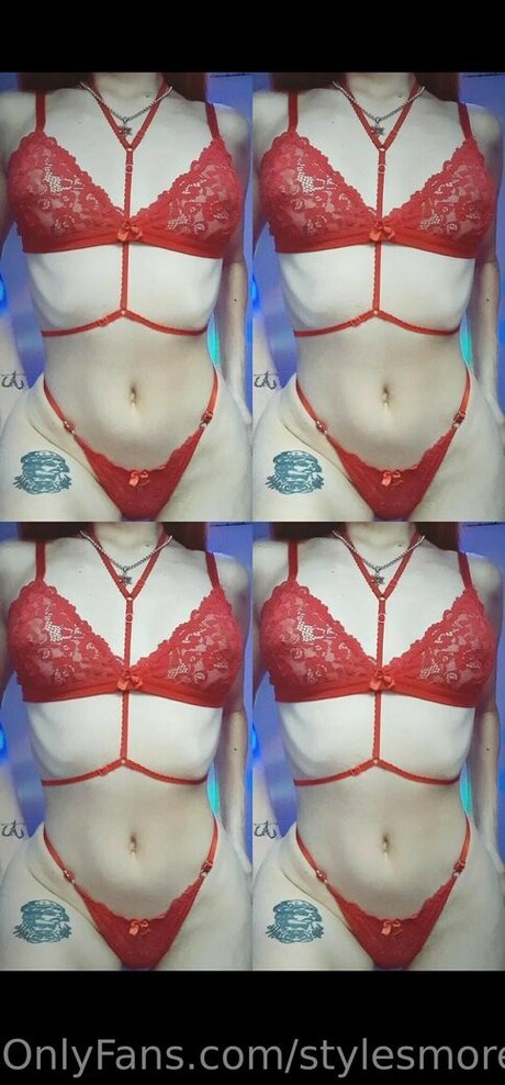 emeraldhot naked model image